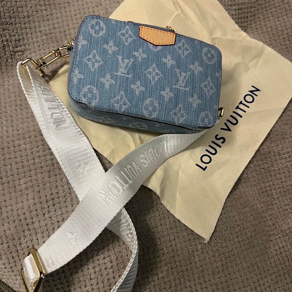 Small denim crossbody Louis Vuitton - never used still in purse bag